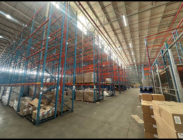8,500M² WAREHOUSE FOR SALE IN LINBRO PARK